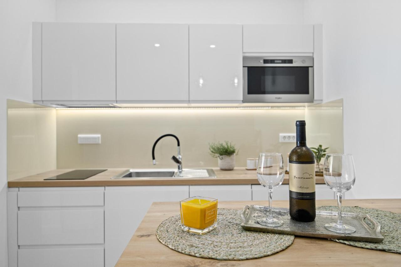 Giardini M Studio Apartments Pula Luaran gambar